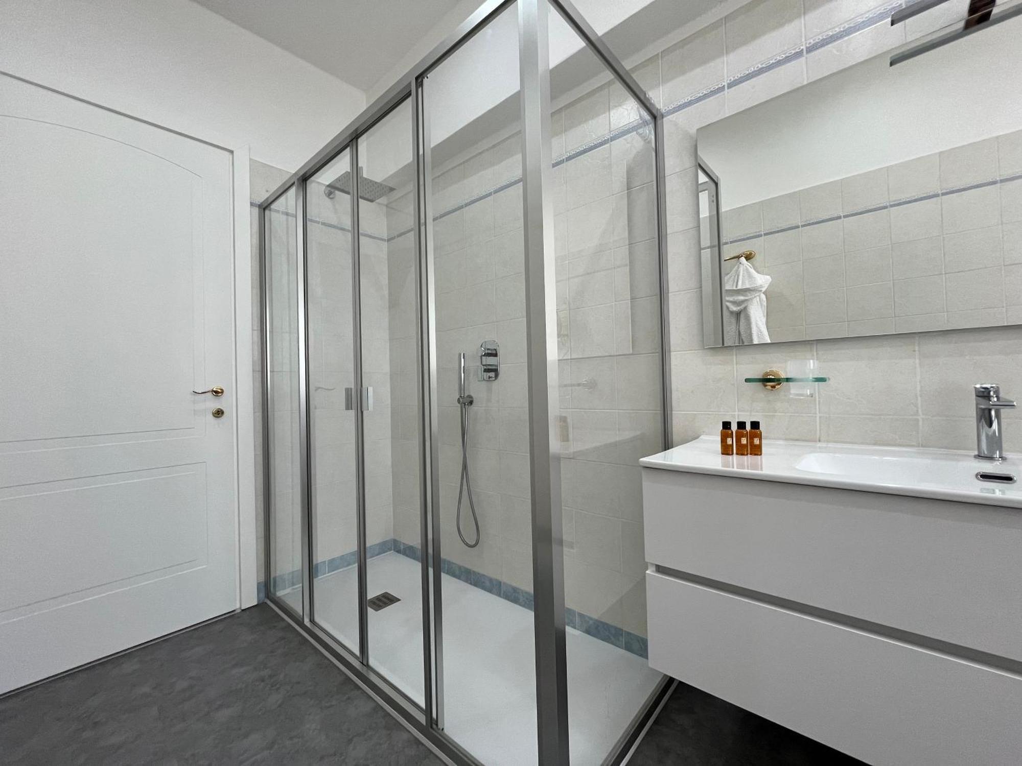 Vittore 11 Square แวร์บาเนีย ภายนอก รูปภาพ